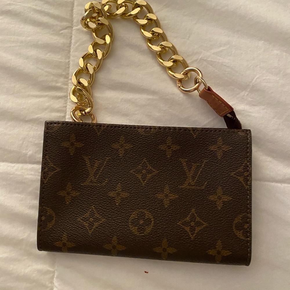 LV bucket PM pouch